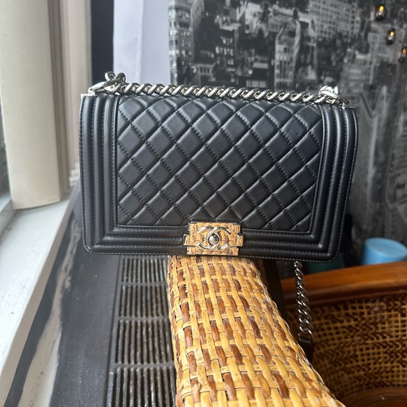 Black purse with box, dust bag, all cards and ribbon. - Picture 4 of 16